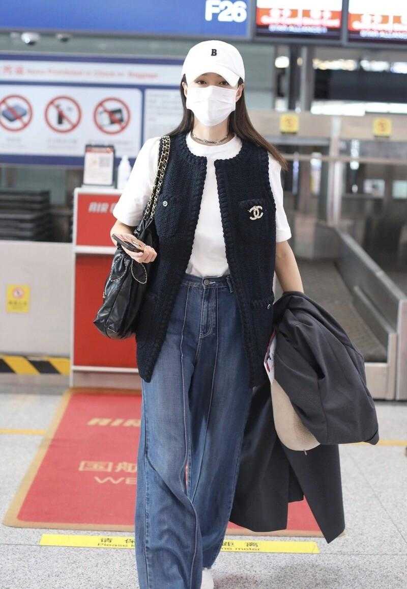 沈梦辰的小香风搭什么鞋子,沈梦辰最新海边吊带裙穿搭