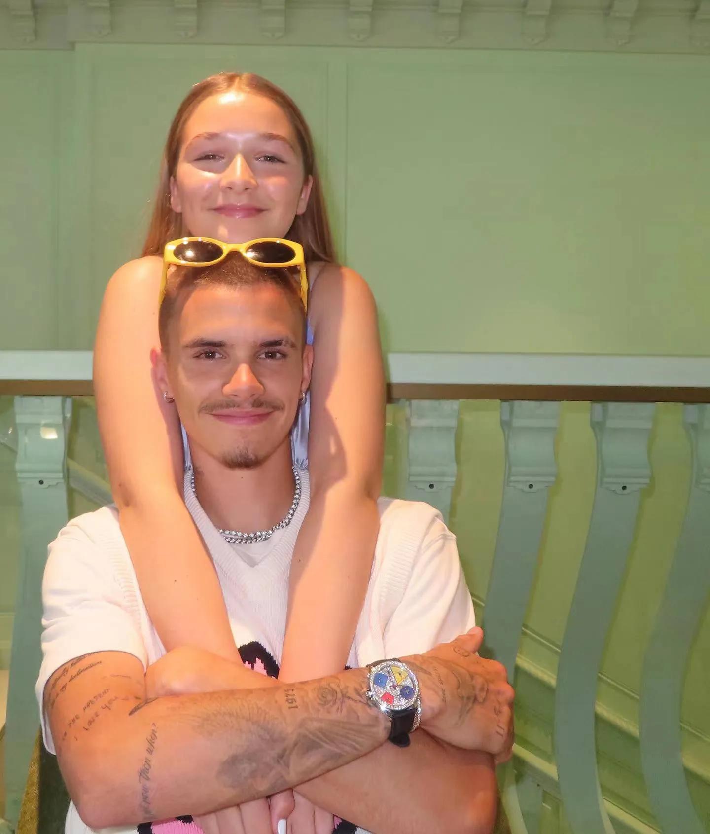 贝家小七12岁了！在Prada庆生得万元名牌包，打扮成熟是女版小贝