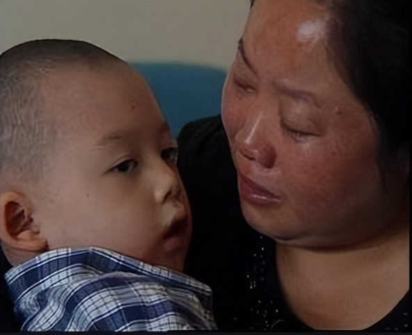 女子带3岁儿子洗药浴，不料却洗出绝症，*底卧**2年讨公道，结局如何