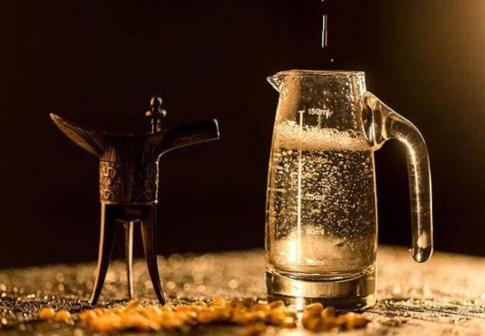 茅台系列酒哪款宴席请客最合适,月薪3000请客喝什么酒