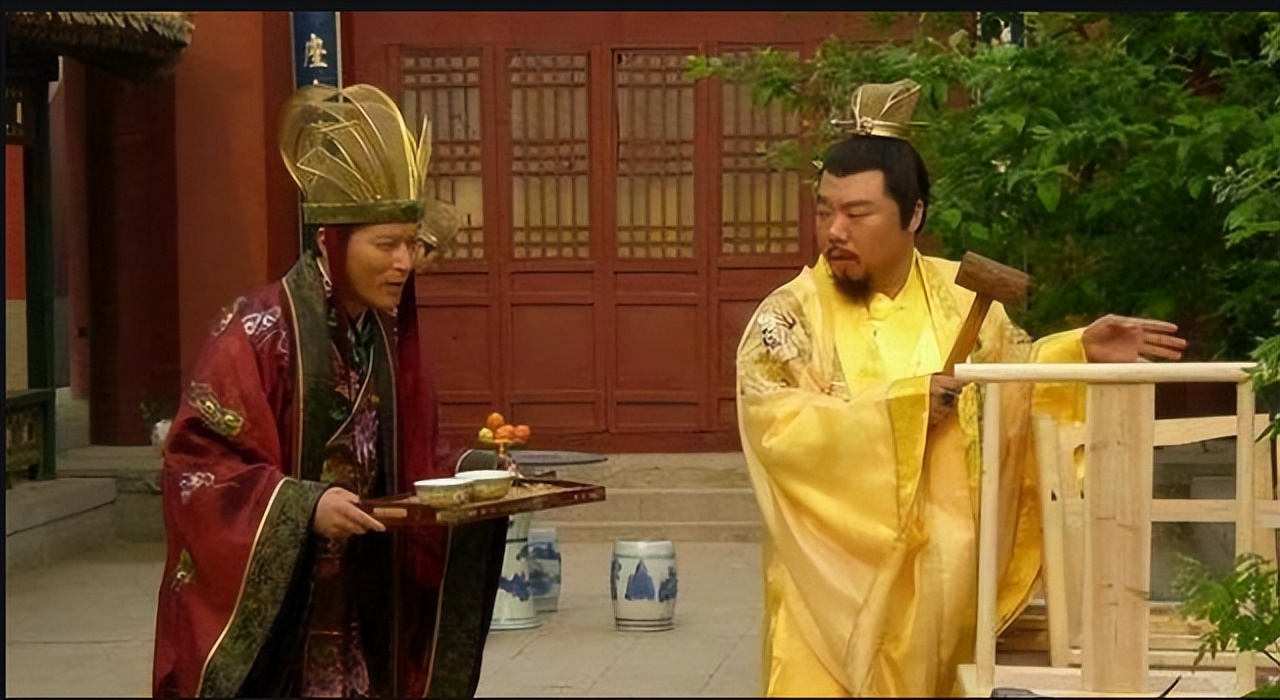 喜欢唱歌、喜欢泡澡、喜欢当乞丐——皇帝们的那些奇葩爱好