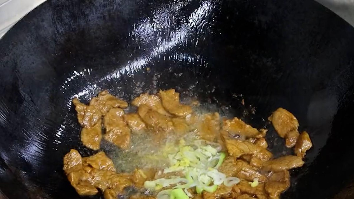 泡木耳只用清水泡等于吃虫卵,木耳不要直接用清水洗等于吃虫卵