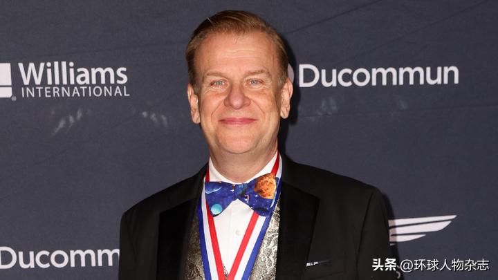 亿万富豪沉入水底,亿万富翁沉入海底后续