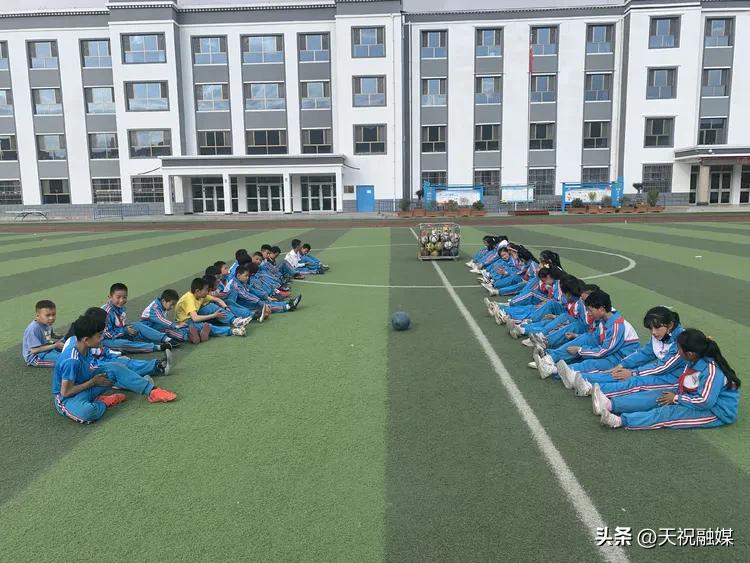 驰骋绿茵强体魄激情碰撞满校园——天师附小校园足球联赛开赛