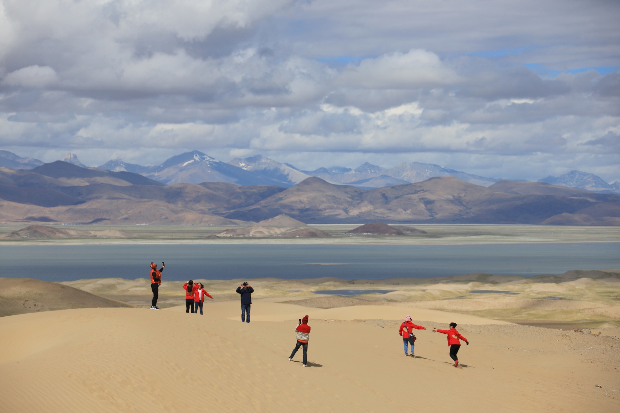 23辆车，64人，50天，17500公里，一辈子仅一次地环驾中国梦之旅