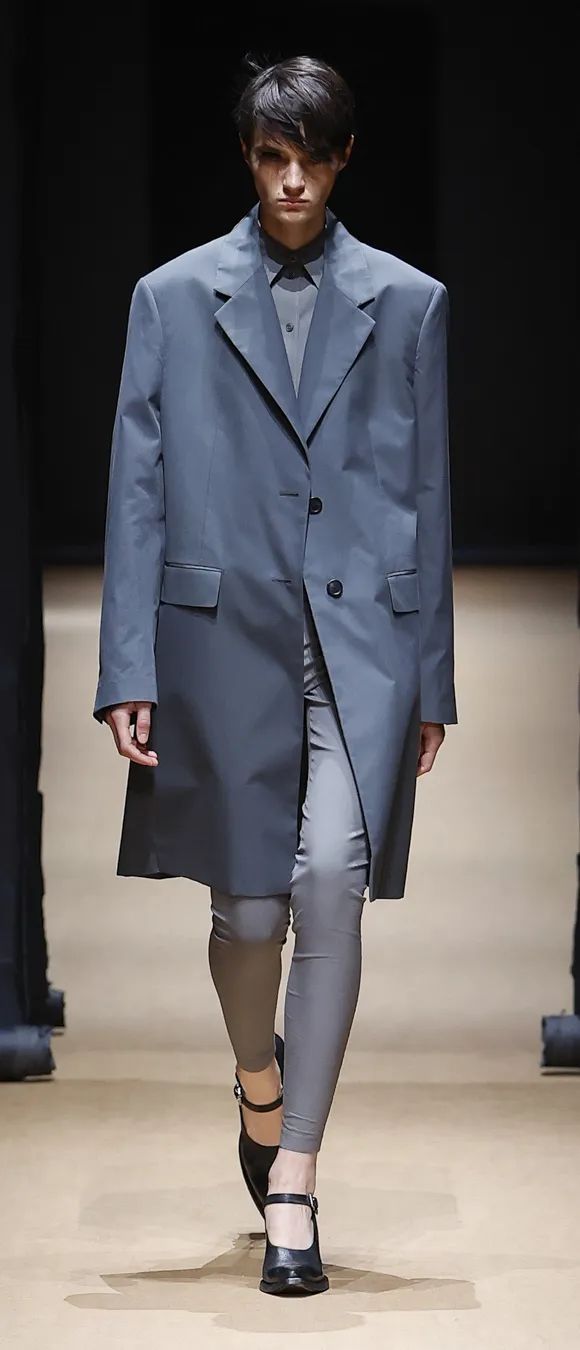 在Prada的戏梦中，以对立之境现原生之美