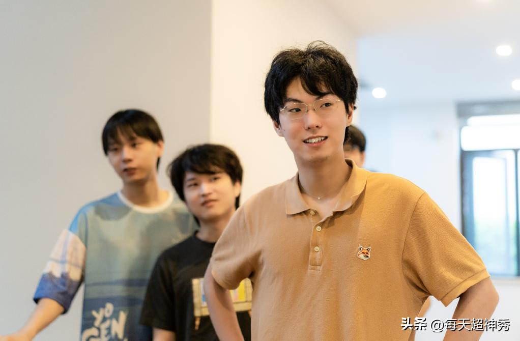 LPL小黄人被俱乐部诓骗？TT官博出面回应，铁粉提出质疑