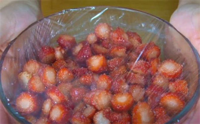 如何做草莓酱只用4颗草莓,草莓酱做法草莓用不用晾干