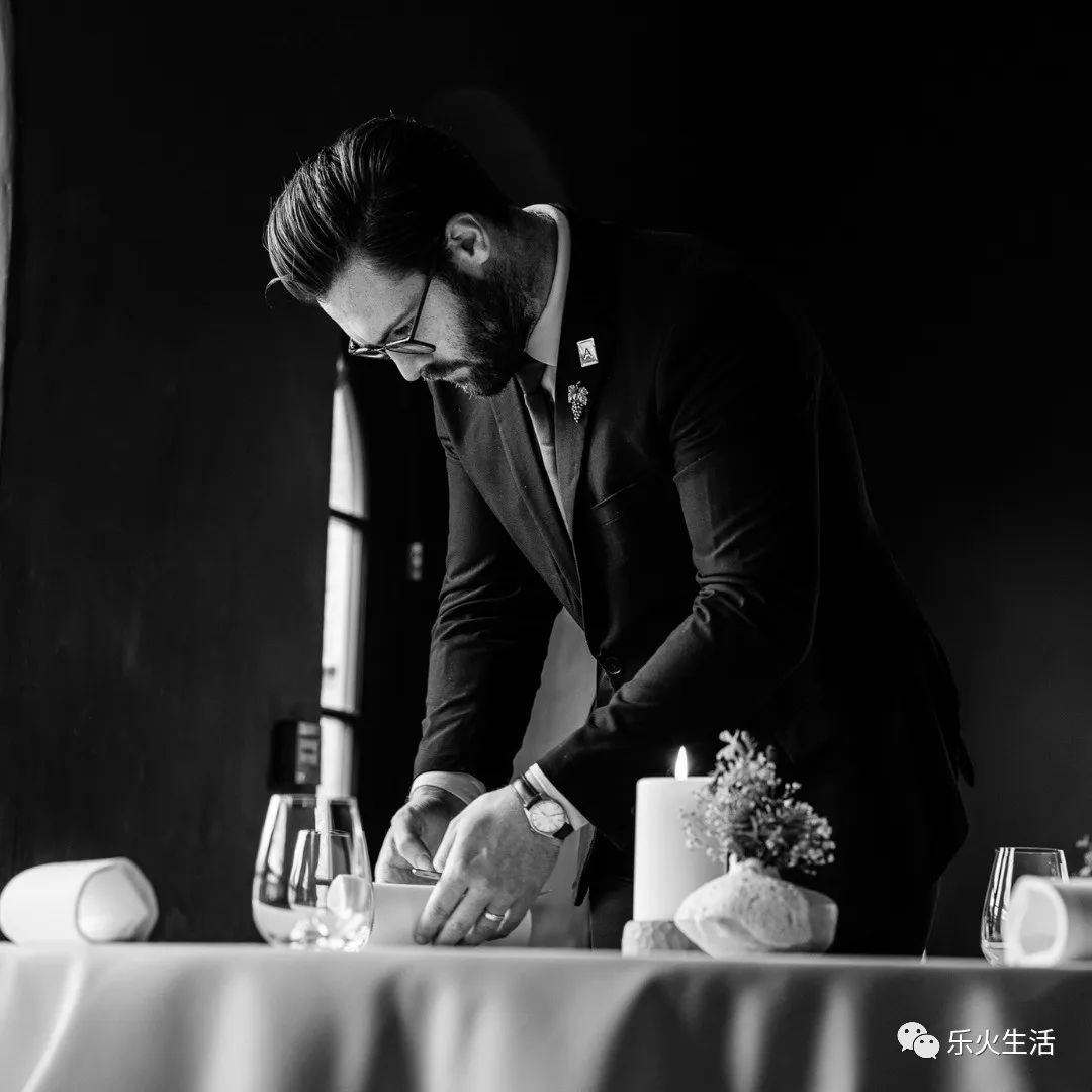 上海开业10个月获米其林餐厅,巴黎开业20年的米其林三星餐厅