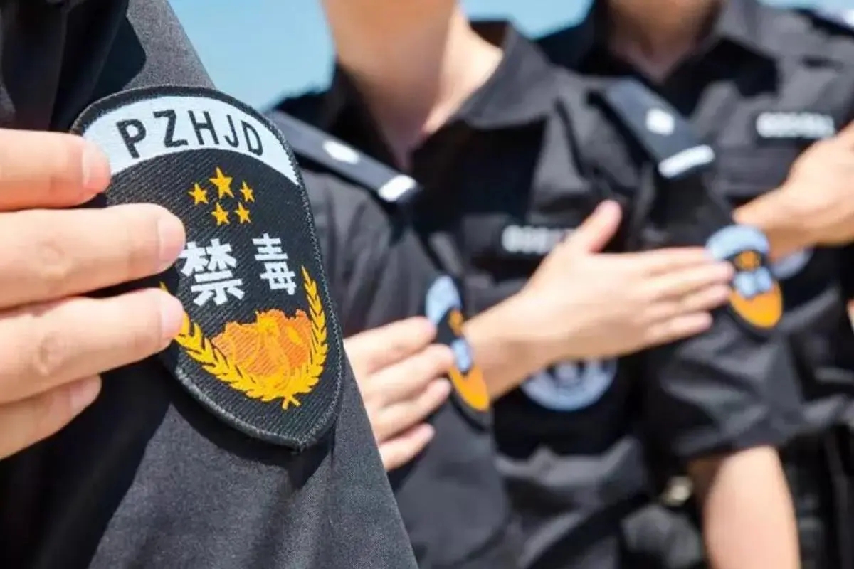 25岁民警倒下一瞬间,22岁缉毒警察牺牲前照片曝光