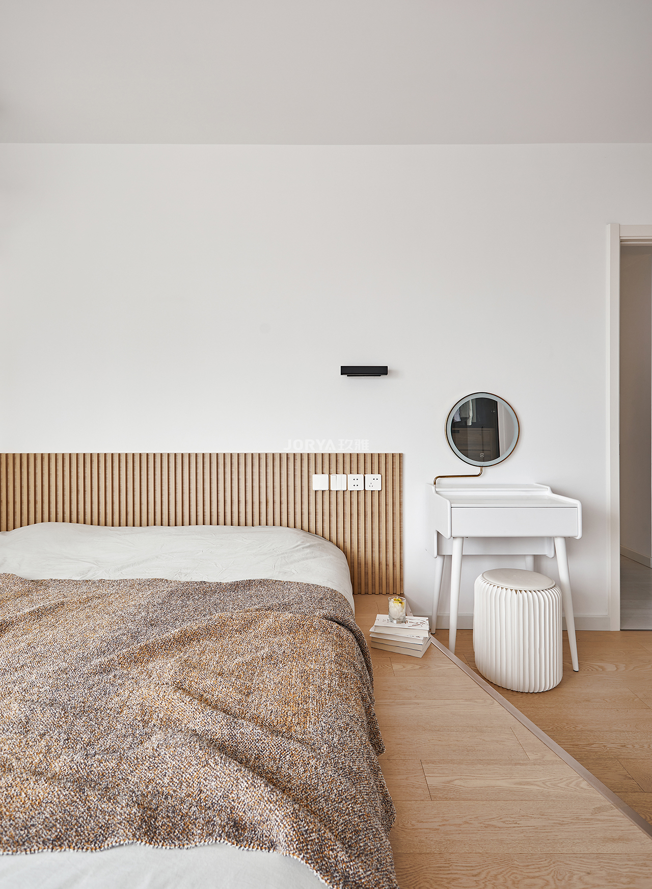 奶油白简约别墅,奶油白原木风小户型