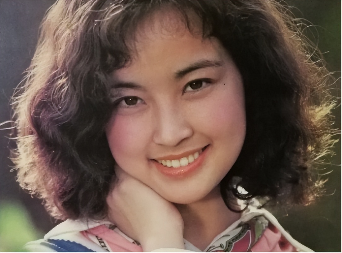 刘晓庆的102亿红翡翠,刘晓庆的翡翠珠宝是真的吗