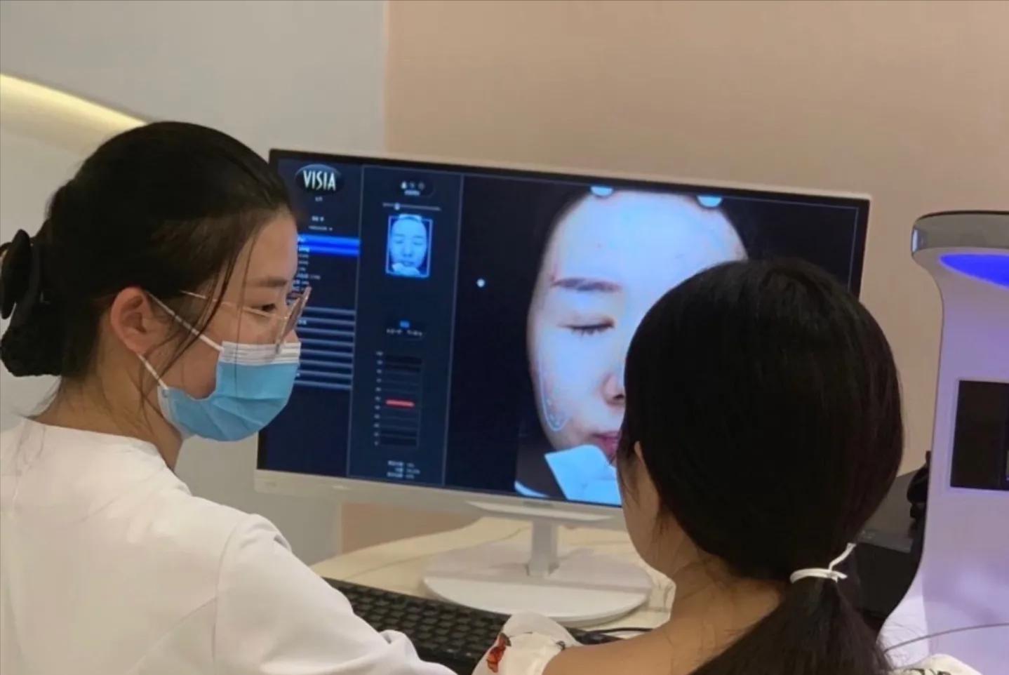 脸泛红是洗面奶的原因吗,为什么用完洗面奶脸会变白