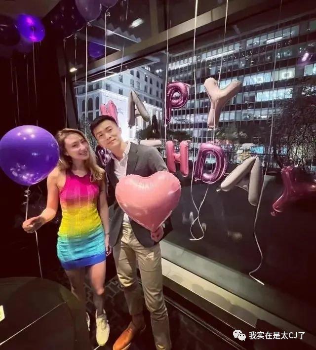 犯罪嫌疑人和他的同行人,民警和嫌疑犯同年同月同日生