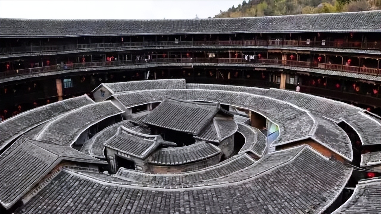 广州出发-梅州+福建3天游，打卡云水谣古镇+永定土楼+松口古镇