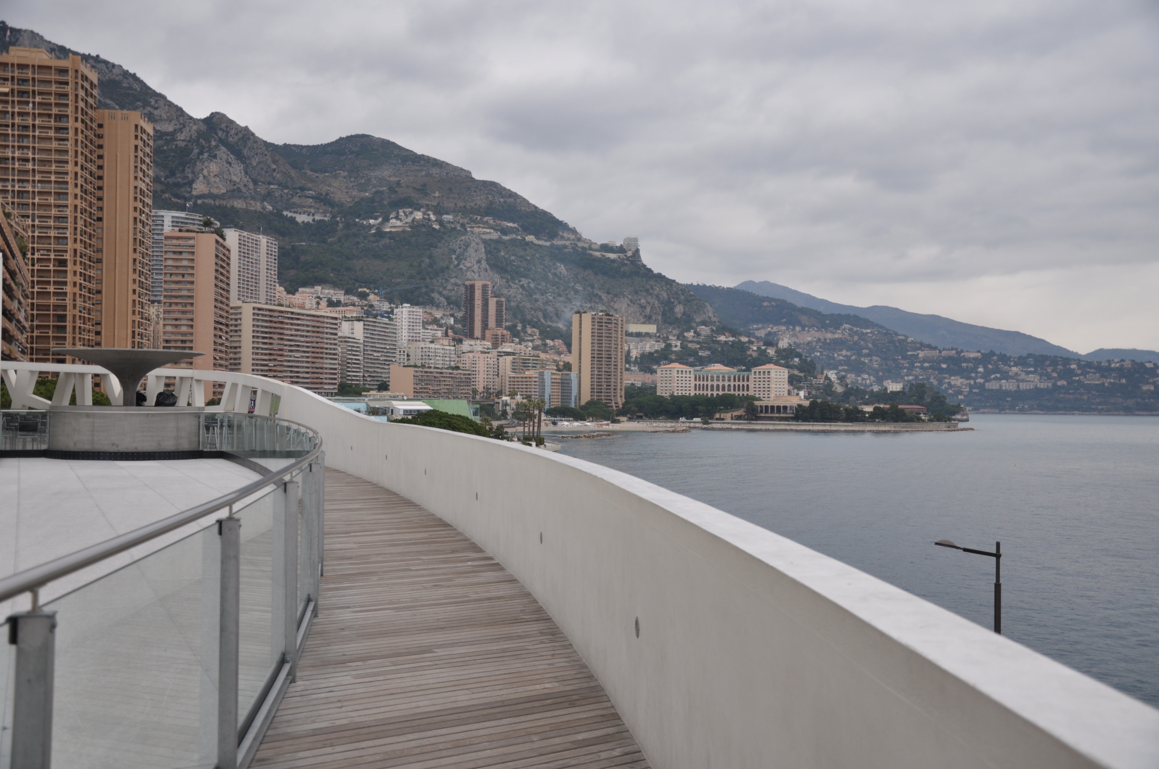 摩纳哥：拥有巨大财富的世界第二小国家，奢华的旅游度假胜地
