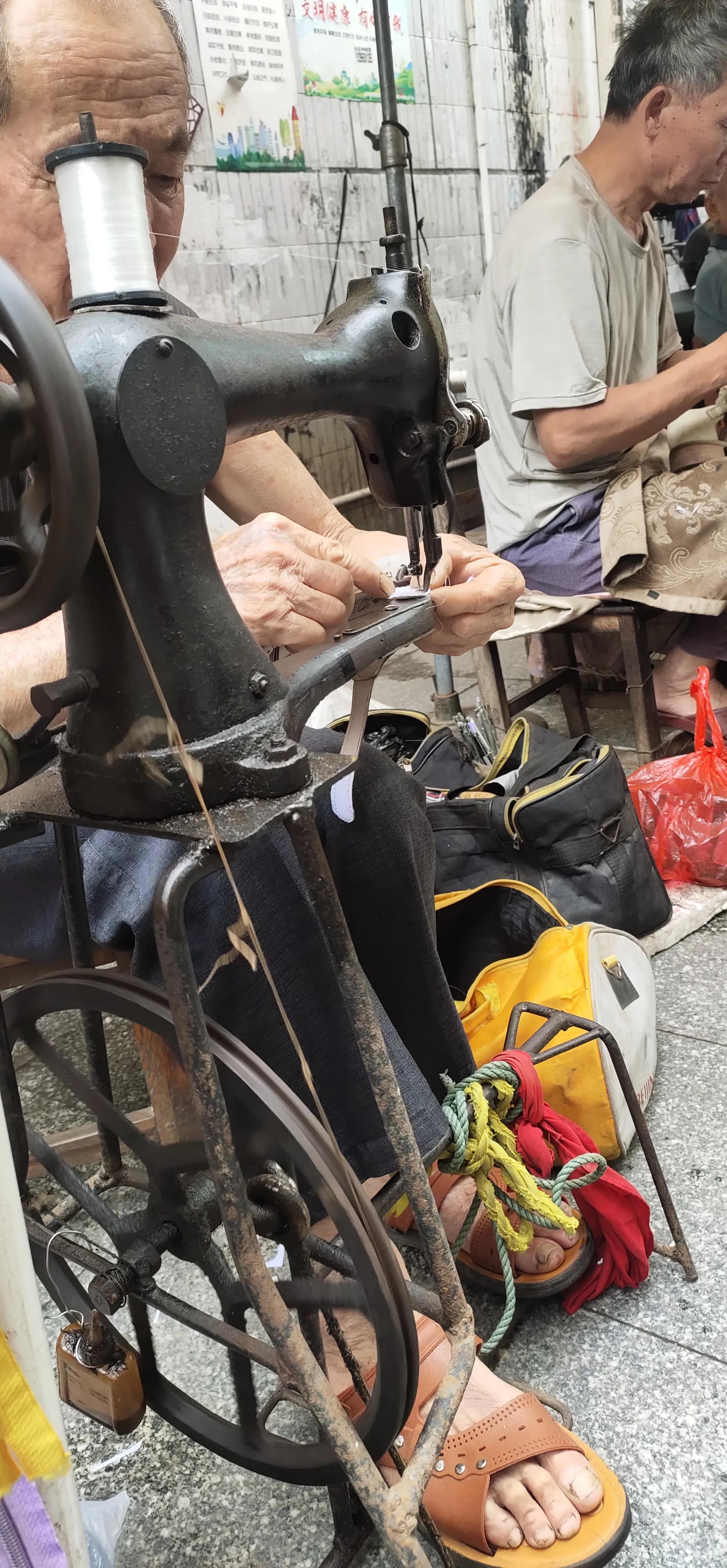 孩子的衣服鞋子可以丢掉吗,衣服穿烂了可以直接丢掉吗