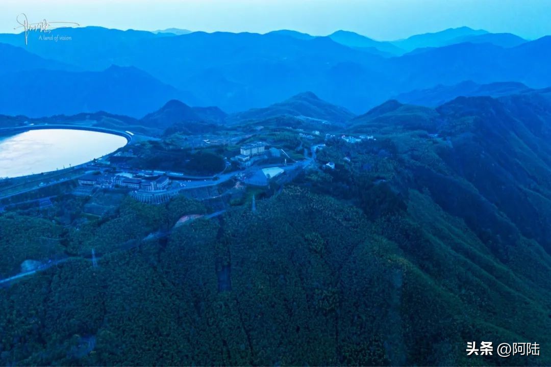 傍晚的江南天池宛如天空之境,江南天池值得玩吗