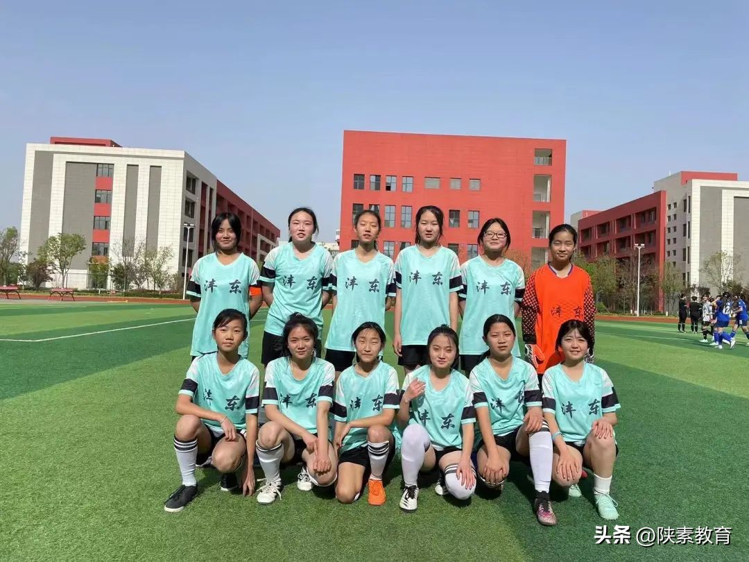 绿茵逐梦足够精彩手抄报,绿茵逐梦足够精彩作文