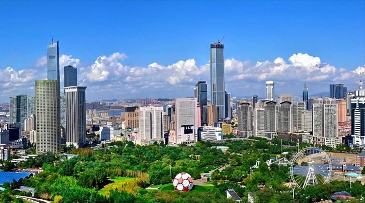 大连城市之光全景,大连城市之光顶跃