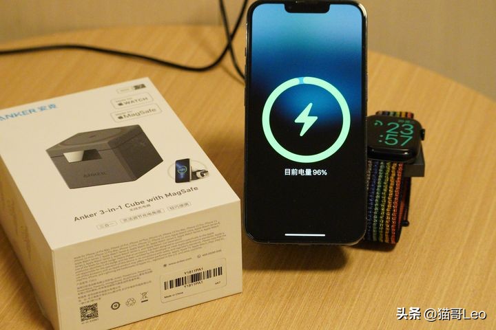 安克磁吸充电宝对比苹果外接电池,苹果安克磁吸无线充电宝