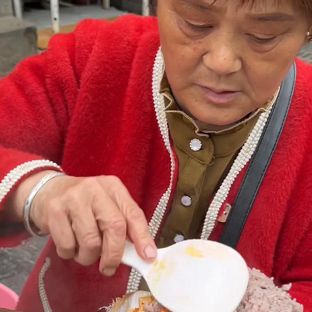 女大学生旅游做攻略,穷学生旅游最省钱的方法