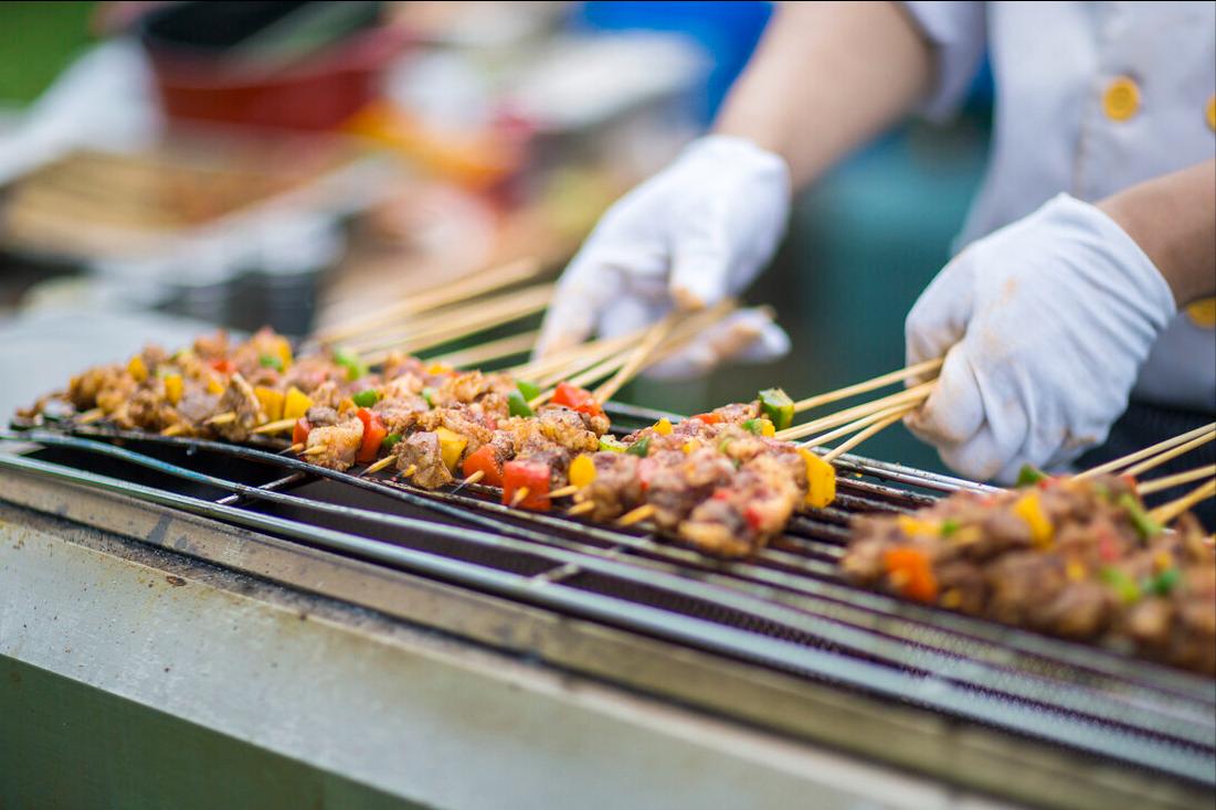 江西女子开烧烤店，一天挣600元，令人羡慕，本尊回应：你也可以