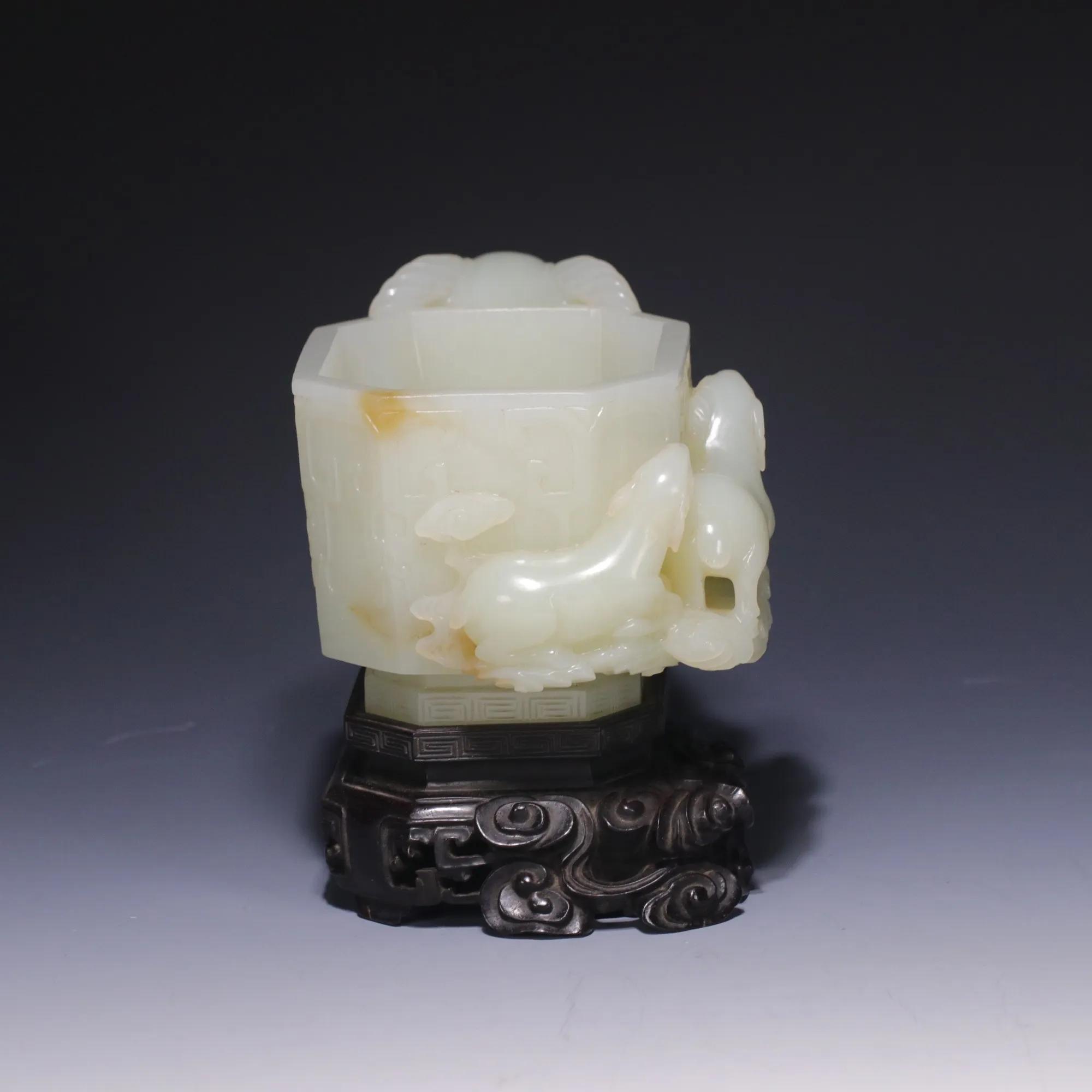 101克和田青白籽料一线天带红皮,和田玉羊首