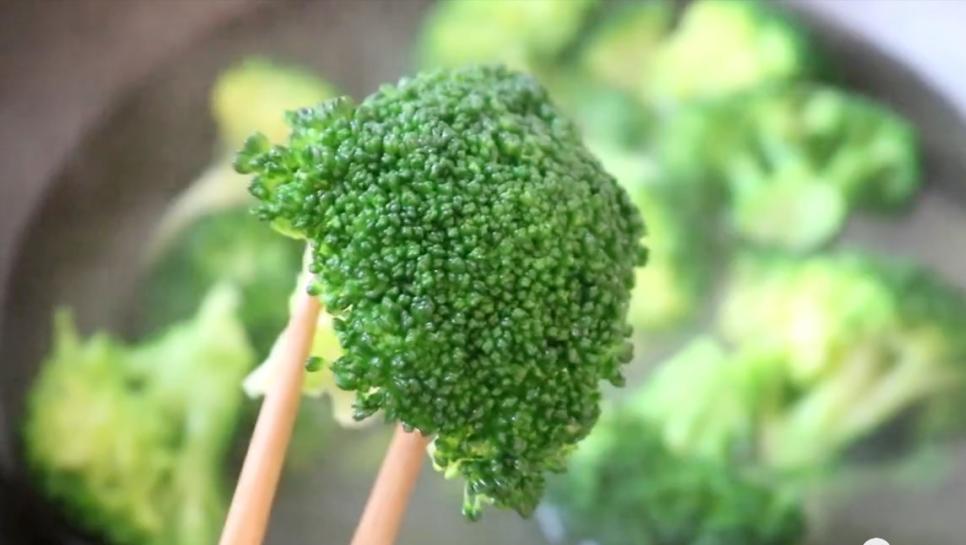 小孩吃多了炸鸡汉堡会怎么样,孩子为啥不能吃炸鸡汉堡