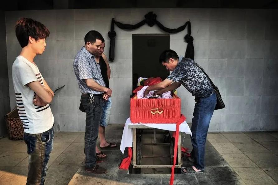 人火化后骨灰为什么那么少,火化后的骨灰真的是骨灰吗