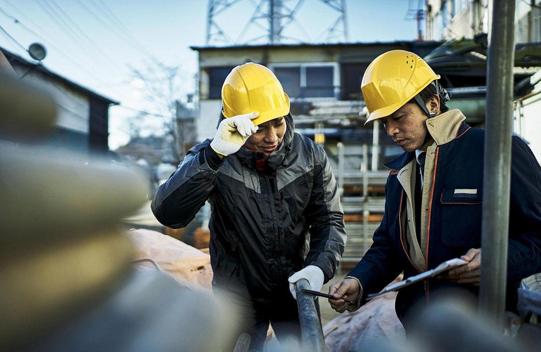 20岁小伙摆摊月入600背百万房贷,小伙月入6000背百万房贷卖的什么