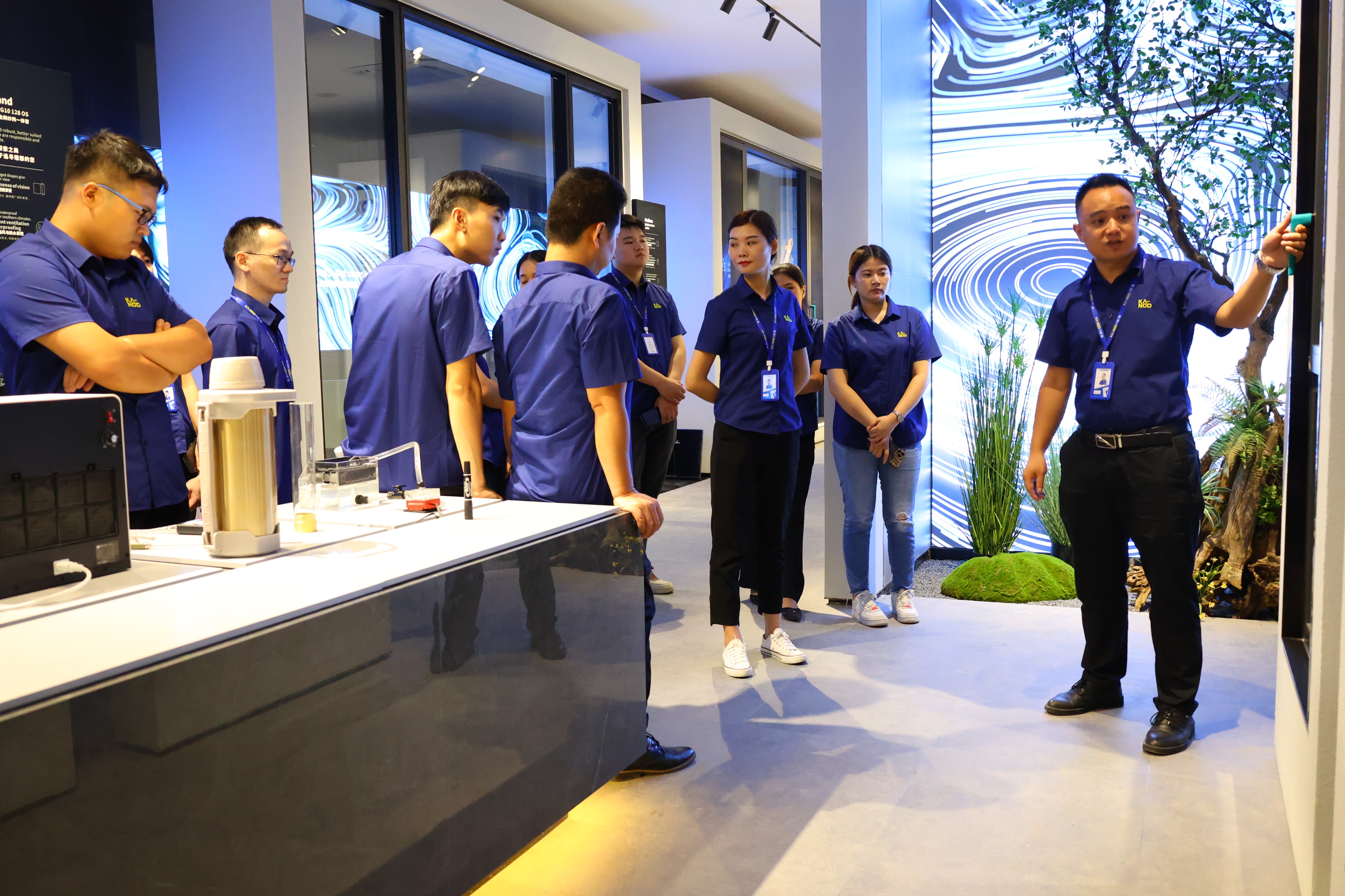 带你走进移门工厂,带你走进门窗