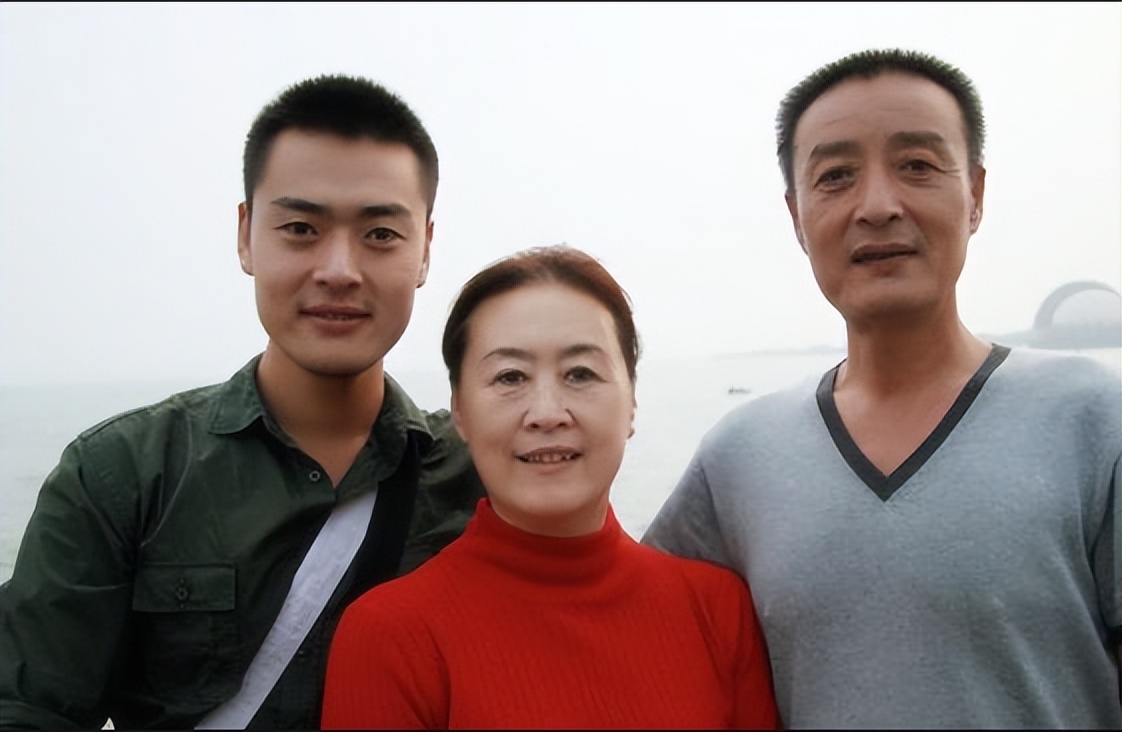 张桐华表奖,飞天奖视帝张桐的悲惨经历