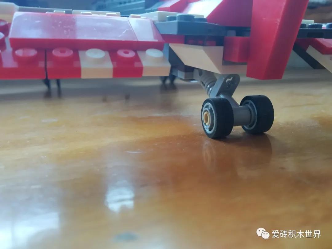 「爱砖MOC每日推送」用积木在现实中游玩战地1一战哥达式轰炸机