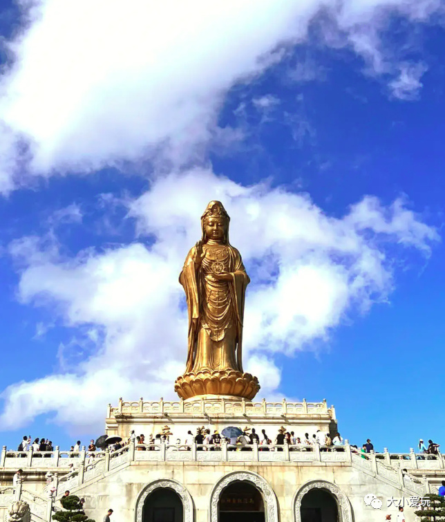 这座颜值逆天的“千岛之城”坐拥金沙白浪，还有机会偶遇荧光海哦