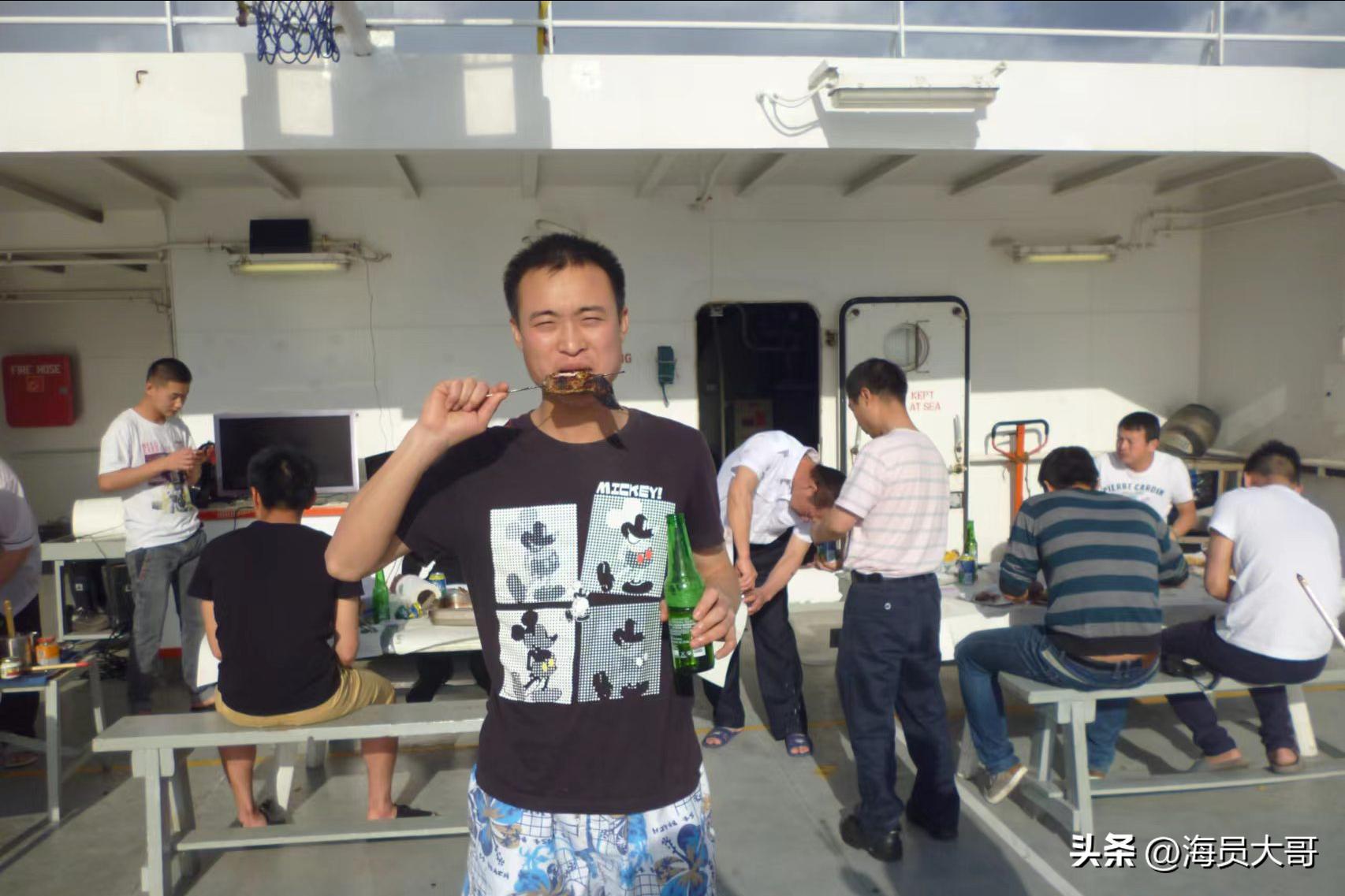 船运3亿斤煤抵达荷兰，船员船上18个月未回家，终让大使馆送回家