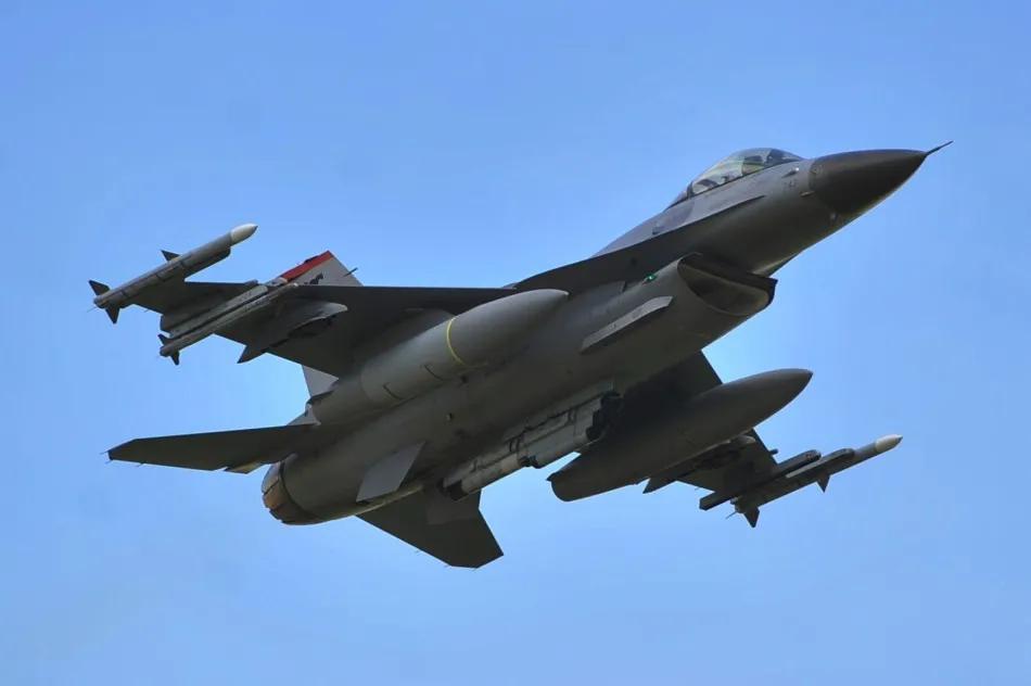 苏-35与f-16在乌克兰,乌克兰凭借f-16能与苏35s对决吗