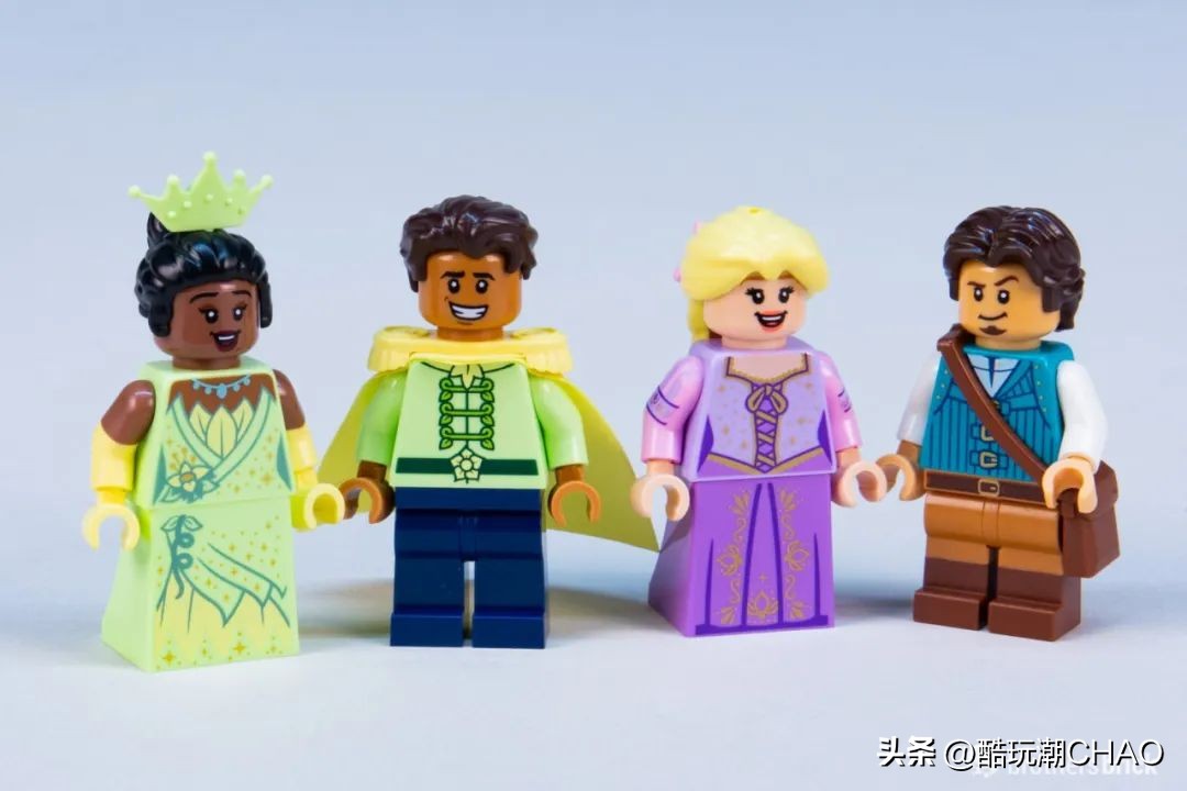 和迪士尼城堡一样高的乐高,和迪士尼乐园相似的城堡