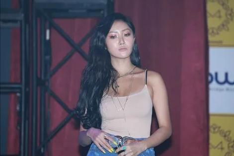 女星华莎被举报,华莎被告涉嫌演出淫乱罪