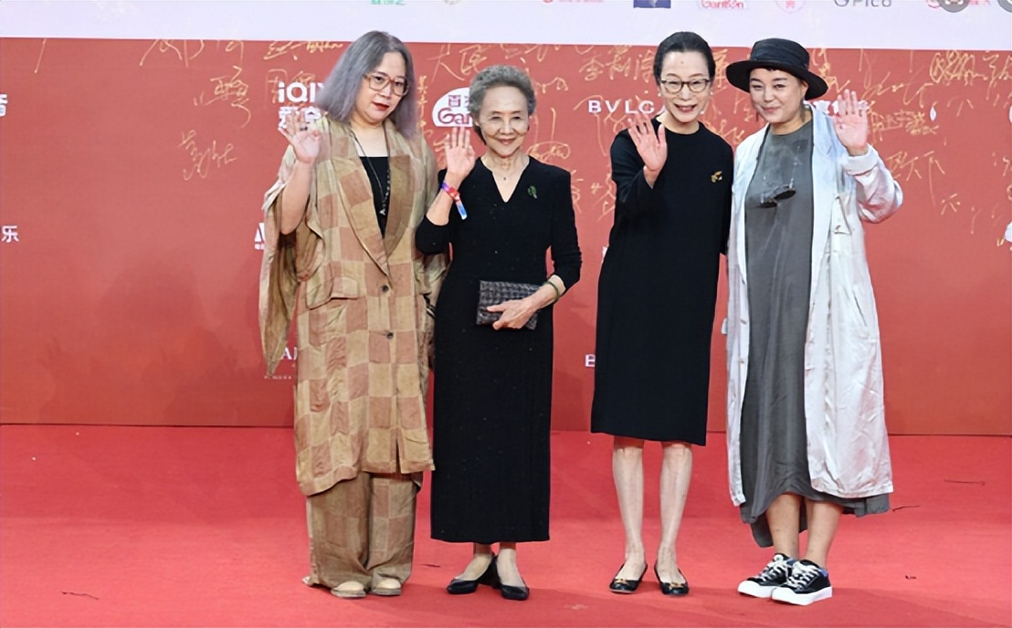 坚决不动刀不整容，年过60岁依然优雅美丽的女星，我只服这10位