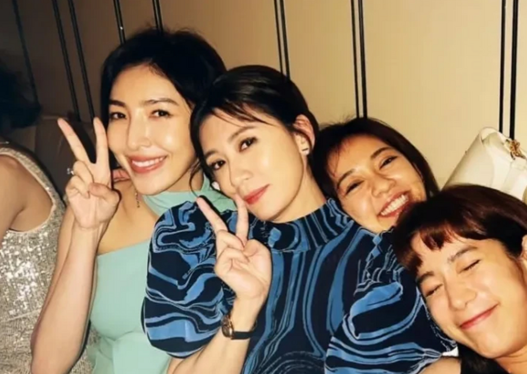 撩汉、乱认爸、男男接吻，这6位明星是没分寸感，还是“耍流氓”