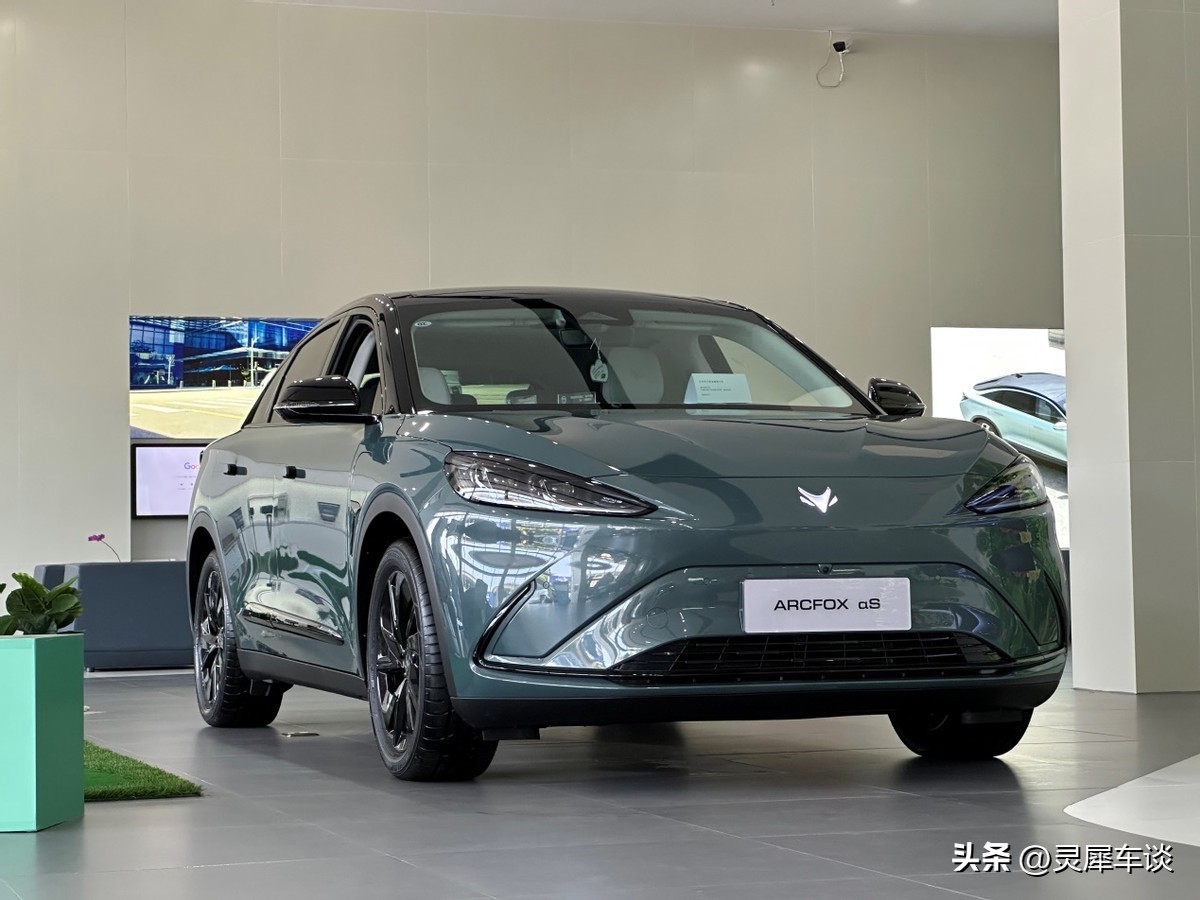 23款极狐阿尔法s森林版云雾灰,23款极狐阿尔法s森林续航
