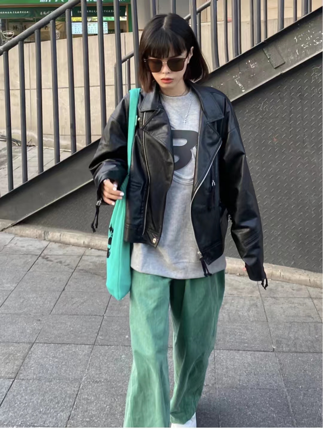 皮衣怎么搭配衣服女秋冬,2020洋气套装皮衣