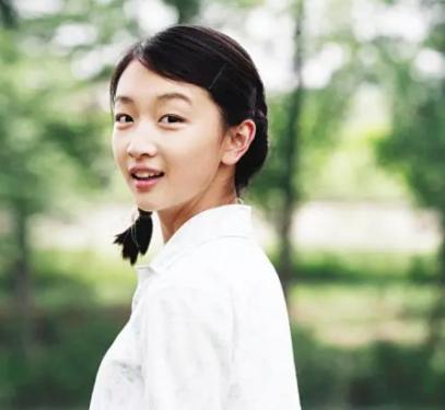 周冬雨妈妈与继父,周冬雨和父母相认