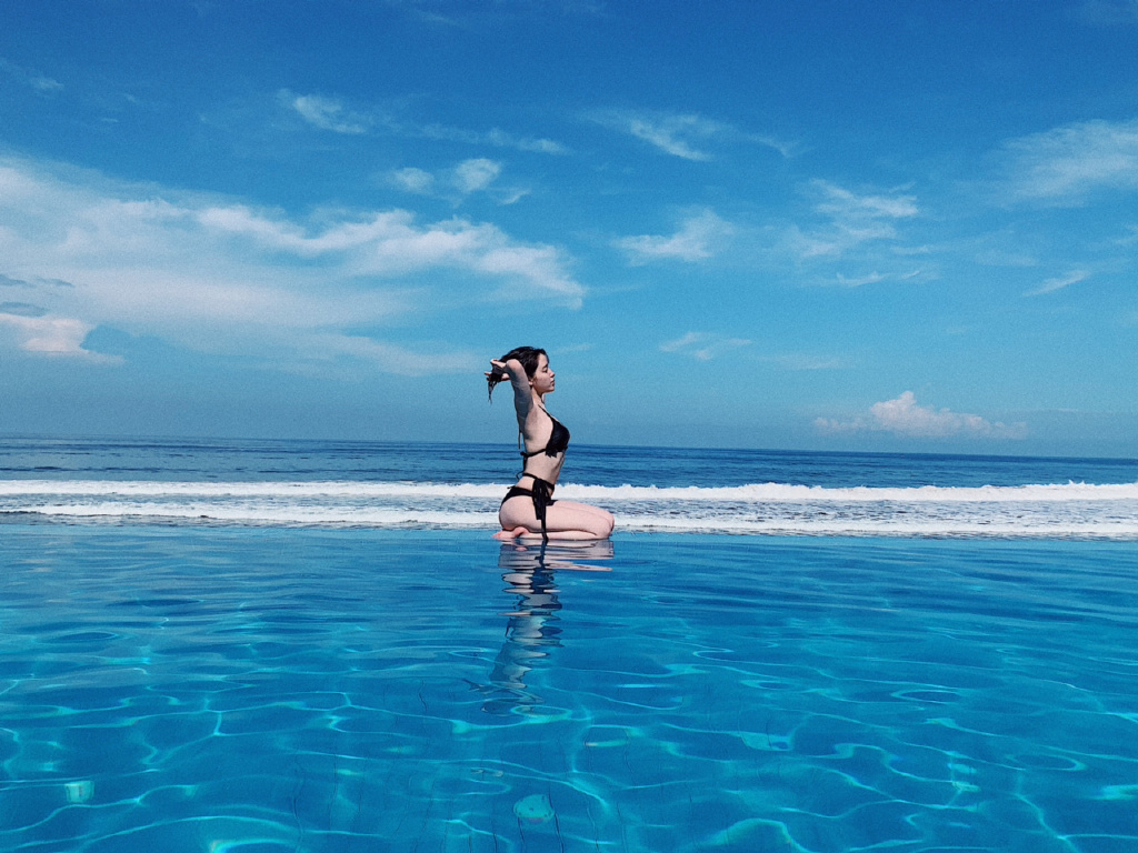 欧阳妮妮张书豪明年结婚？看成了林书豪结婚？欧阳妮妮泳装美照？