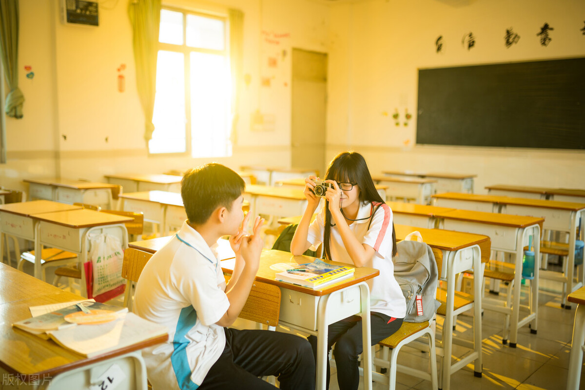 一个人真的会喜欢一个人很久,喜欢一个人真的是只需一瞬间的事