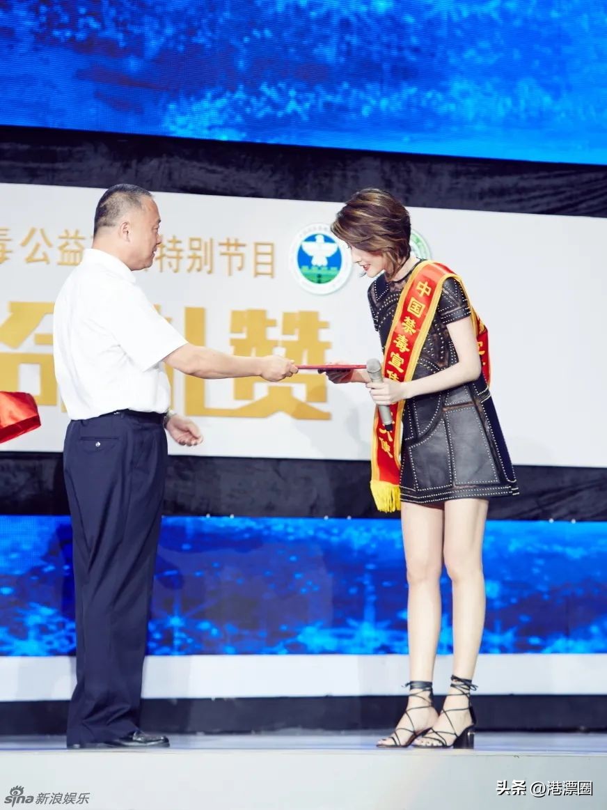 后台太硬，没人敢*规则潜**的女星