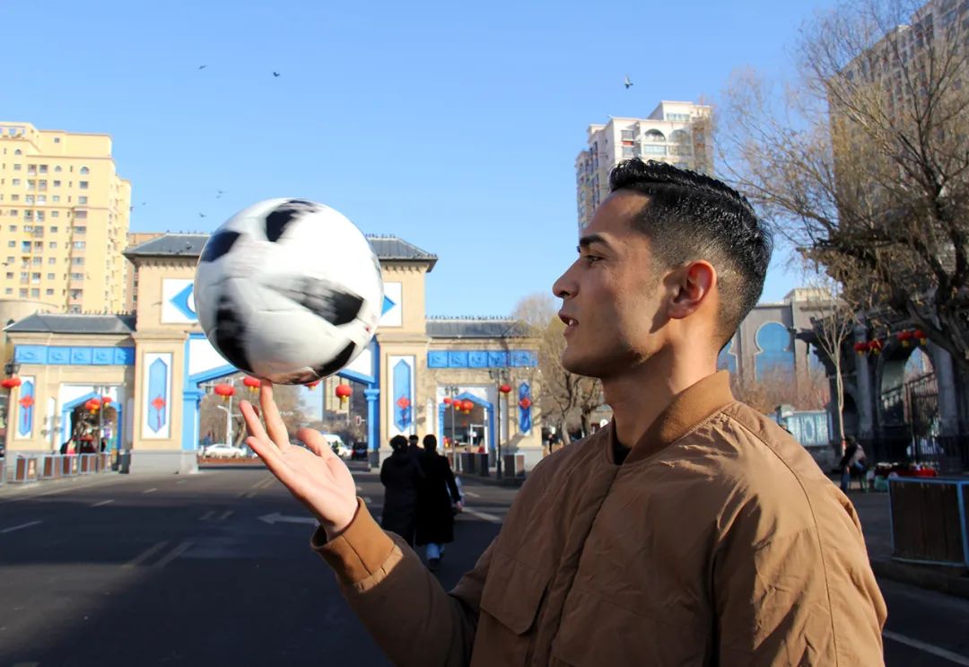 像c罗的伊犁小伙,新疆拳击一小伙酷似c罗走红