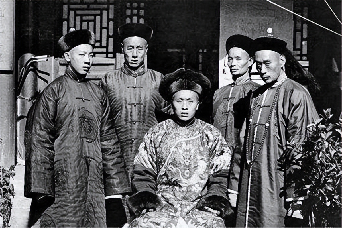 清朝灭亡后皇室贵族都去哪里,清朝灭亡后皇室人都去了哪个省