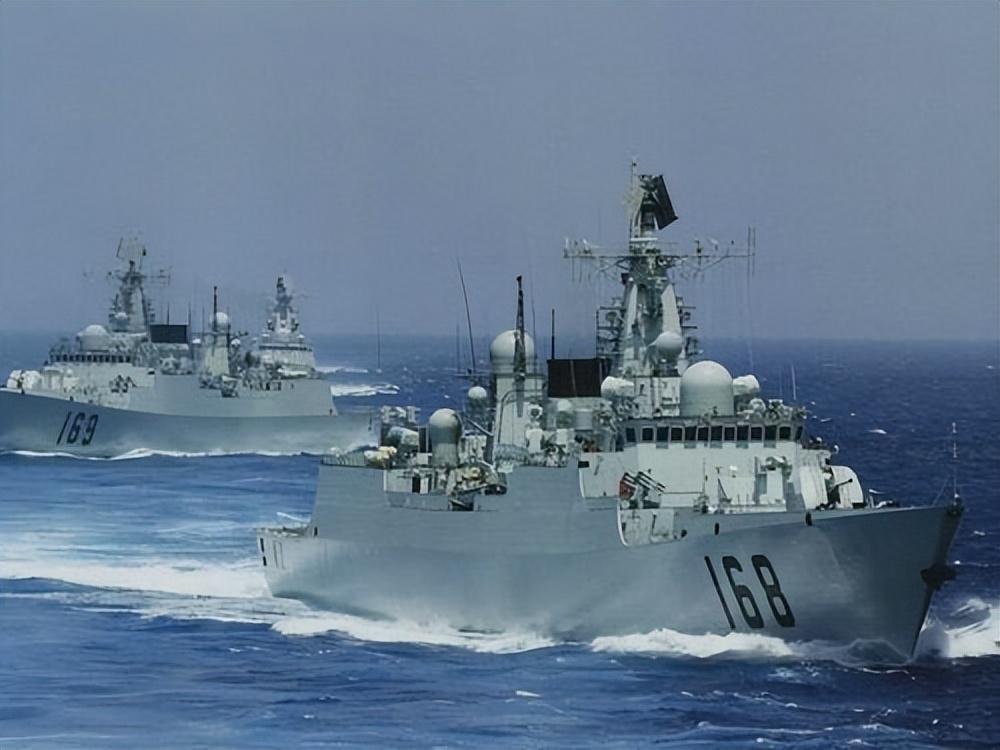 华人女兵在美军舰上干什么,美军华裔女兵向中国海警喊话